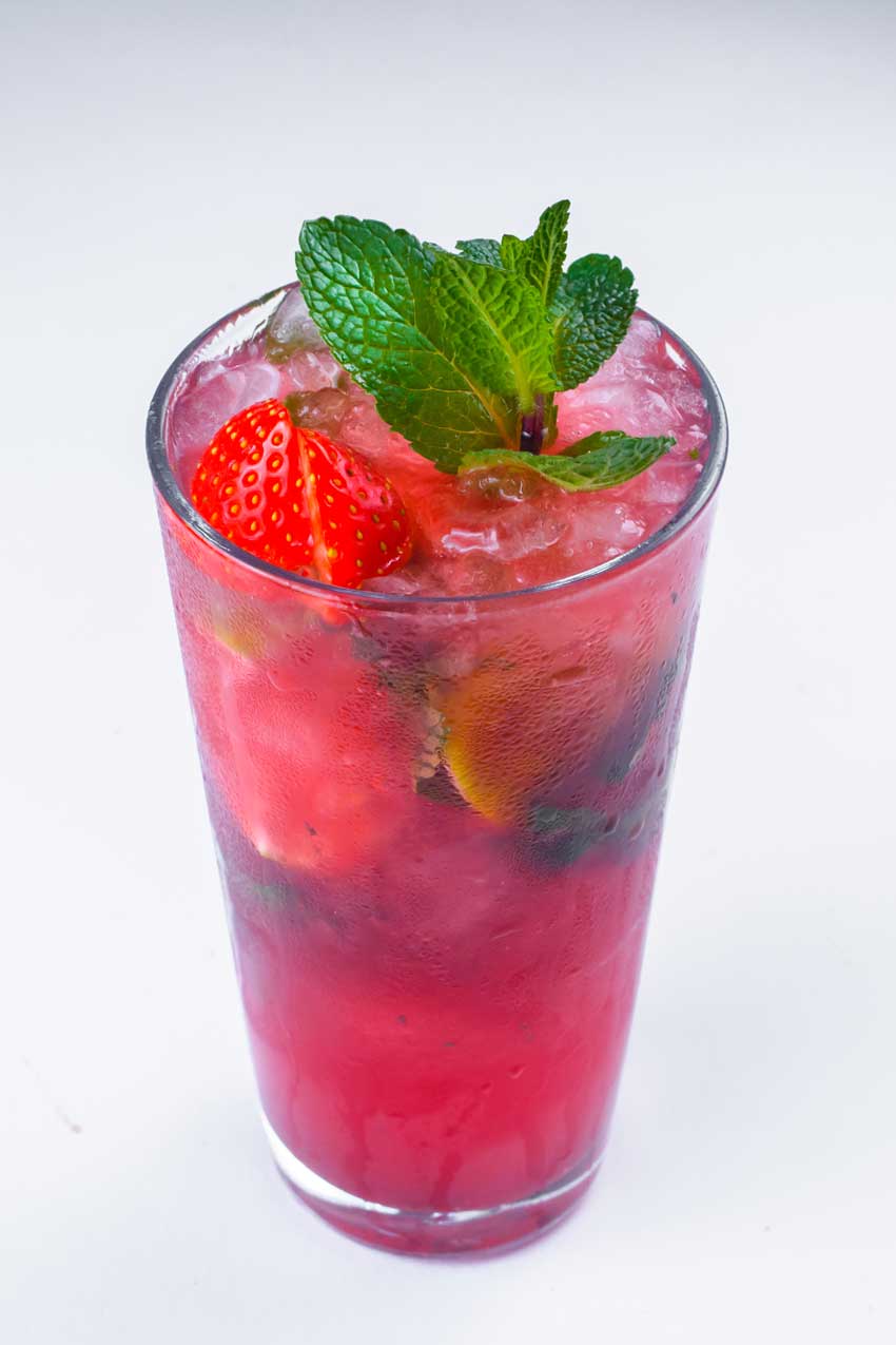 Mojito de căpșuni fără alcool, cu mentă și lime